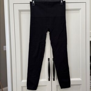 SPANX Women’s Leggings Black Size XL. RN 112121
Shape Slimming Stretch
